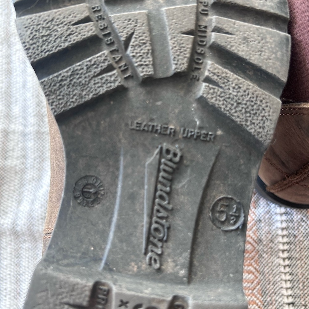 Blundstone Brown Leather Chelsea Ankle Boots - Picture 6 of 6
